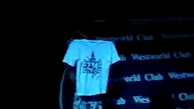 Птаха вытер ноги футболкой ZM