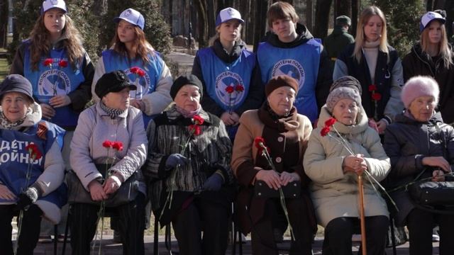 Глава города Смоленска Александр Новиком поздравил с 80-й годовщиной Победы. смотреть онлайн