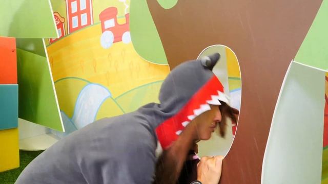 Весёлые игры для девочек - Акула строит домик от дождя! - Видео приколы онлайн. смотреть онлайн