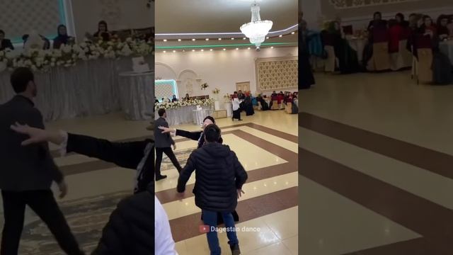 Танцует Хадижат Османова. Поет Загирбек Ильясов.