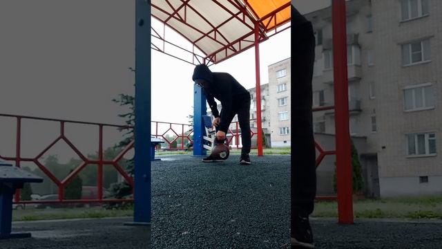 утро. дождь. с гирей под навесом смотреть онлайн