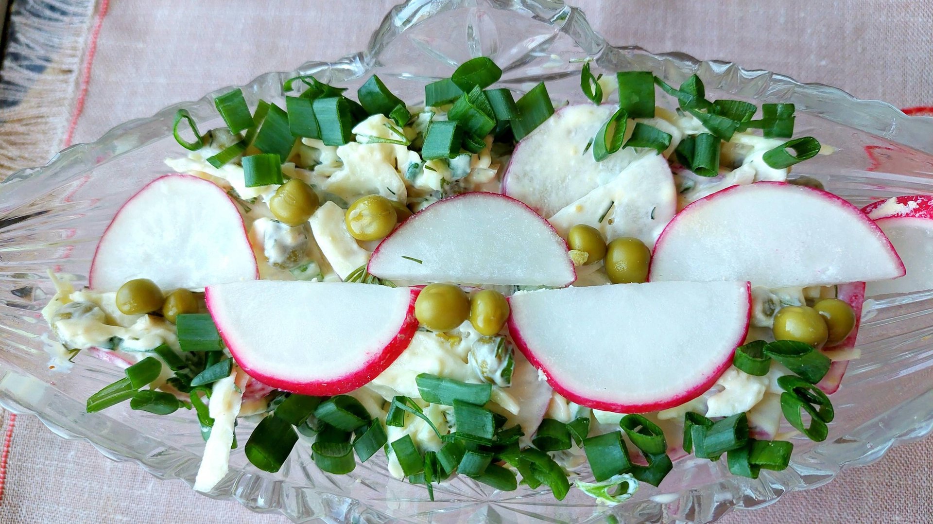 Салат редисочный – прекрасный овощной микс. Сочно и сытно. смотреть онлайн