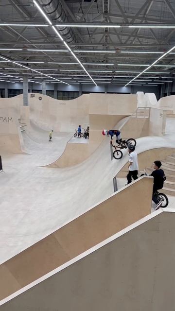 VOVANbemer Урам парк BMX 16 - прыжки в поролон смотреть онлайн