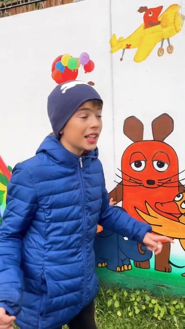 Дети нашли красивый забор кто его так разрисовал смотреть онлайн