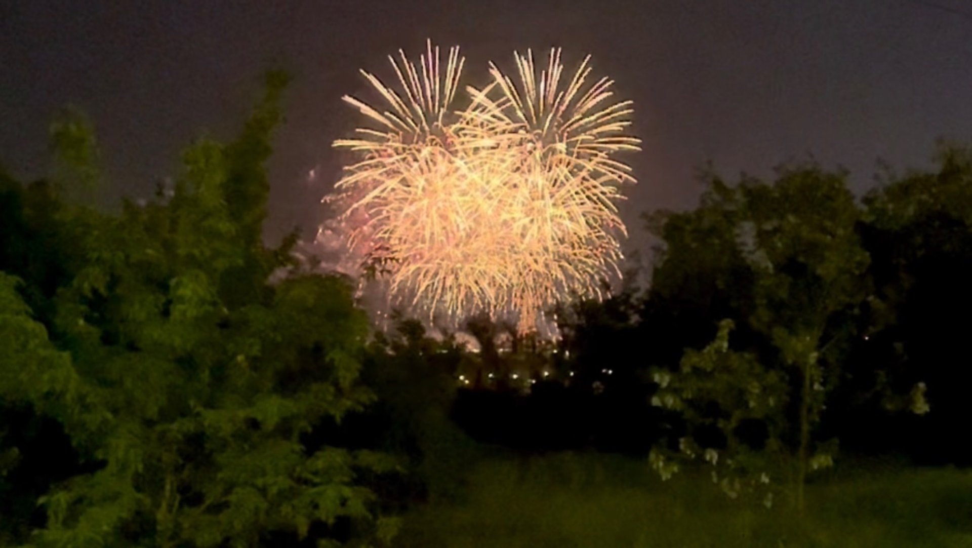 Салют на Мамаевом Кургане ко дню Победы 7 мая 2025 года смотреть онлайн