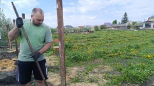 СТЫДНО ПЕРЕД ЛЮДЬМИ/ВЫБРАСЫВАЮТ,А МЫ СОБИРАЕМ/МУЖ СТРОИТ, НА МНЕ ХОЗЯЙСТВО/МНОГО ЦВЕТОВ НЕ БЫВАЕТ