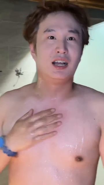 Бешеная Реакция Корейца на русскую баньку с вениками / смотреть онлайн