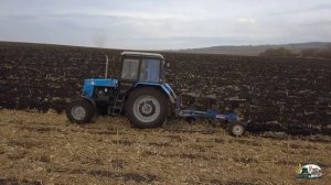 Оборотным плугом Мтз 1025 с двигуном Д-240 от Т-70 пашет по ?