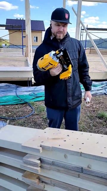 Вы ещё стучите молотком?!) 90е гвозди, как скрепки!🙈 под смотреть онлайн