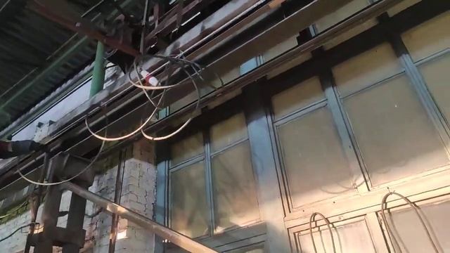 подцепили провода на кран балку на кольцах вместо рол? смотреть онлайн