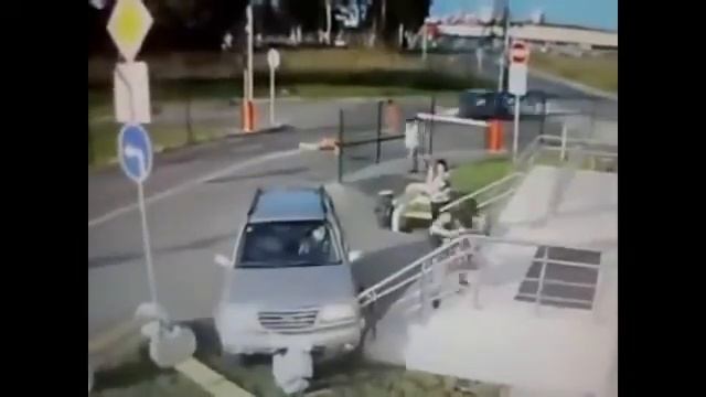 Ну что мы делаем не так .Блондинки за рулём смотреть онлайн