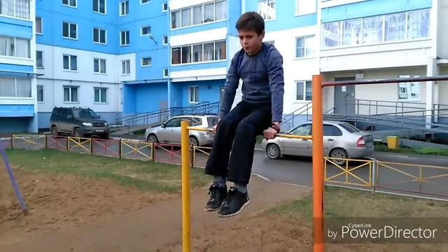 Ивангай научиться крутиться на турнике ШОК!!!