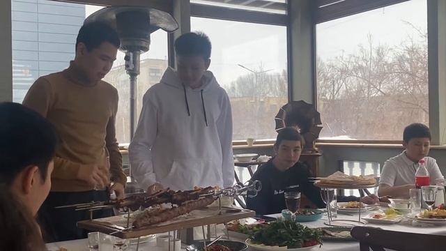 -День рождения брата- смотреть онлайн