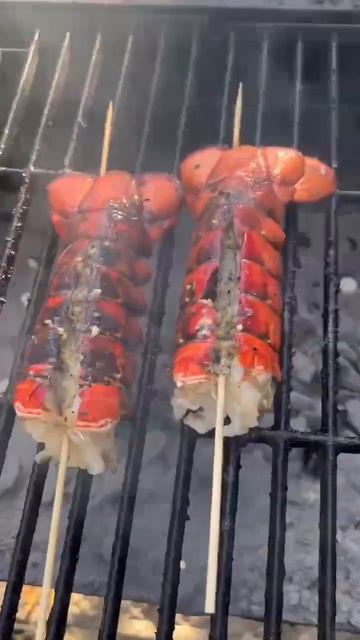 ЛобстероХвосты на Барбекю: Летнее Угощение во Дворе! смотреть онлайн