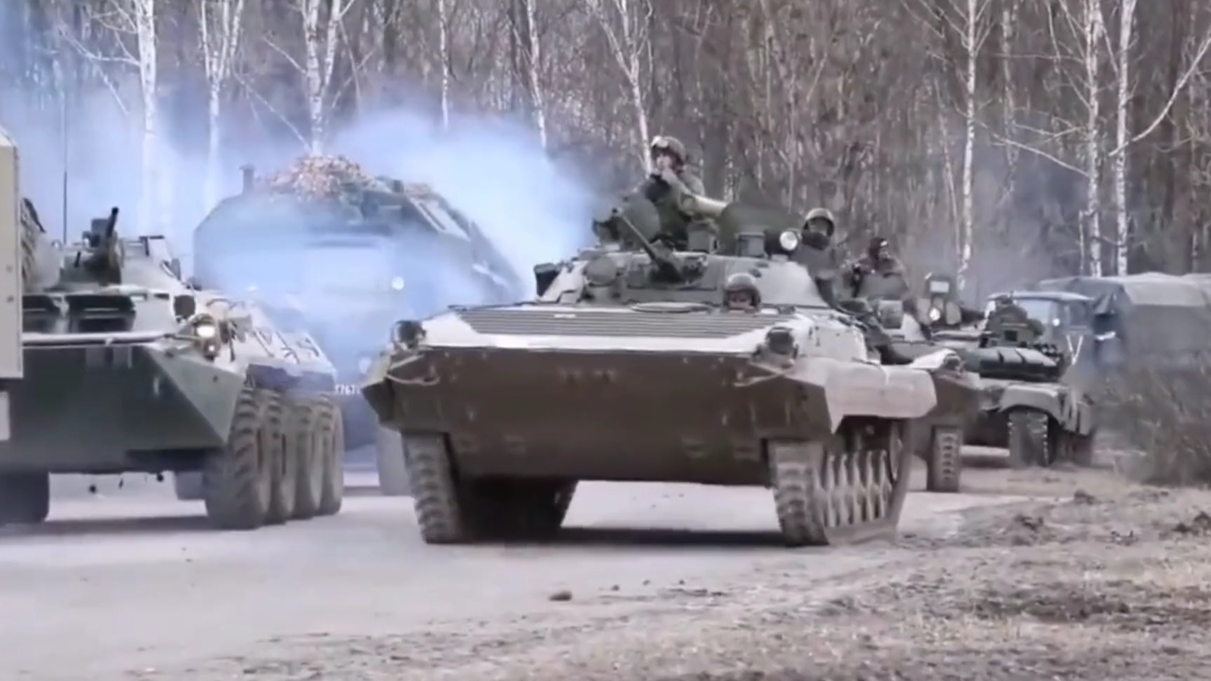 В КЛУБАХ МУЗЫКА ГРЕМИТ смотреть онлайн