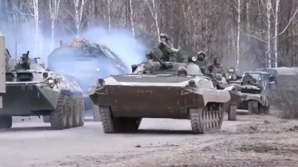 В КЛУБАХ МУЗЫКА ГРЕМИТ