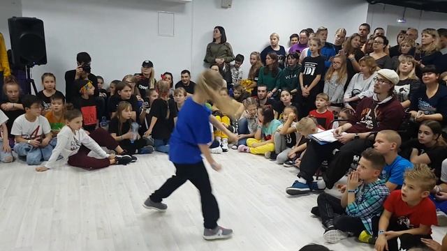Настя Круглова /Арена kids battle/ Hip Hop до 10 лет смотреть онлайн