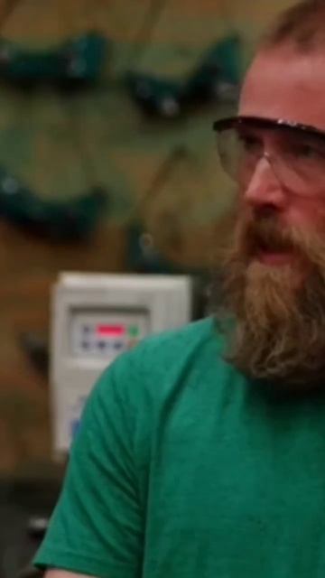 Между молотом и наковальней смотреть онлайн