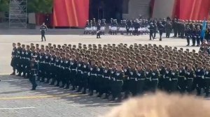 Во время сегодняшней репетиции парада Победы наши воины прошли, исполняя песню Виктора Цоя «Группа к