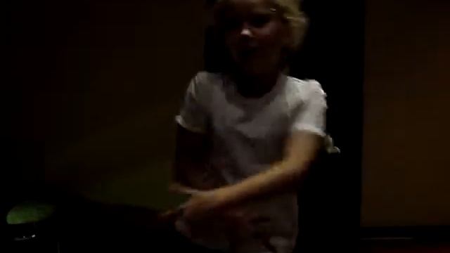 2013 Centr - Не пали Bootleg (2009) - 08. Качели часть 3 ft Ноггано Ft. Dia смотреть онлайн