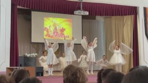 Изумительное выступление детей к 9 Мая "Летите голуби"