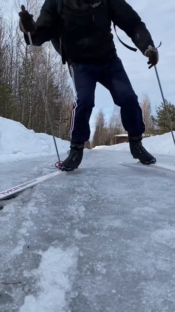 Скорость норм?) Прямо сейчас в деревне на лыжах⛷️ Сем?