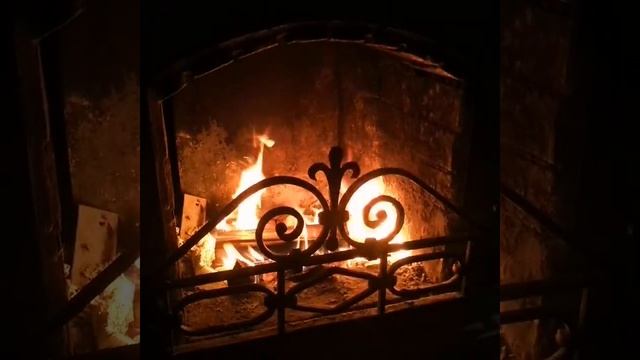 у камина, последний вечер в отпуске... правильное место