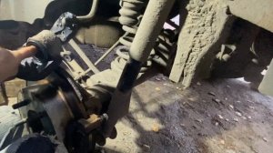 Это легко замена поршня и пыльника заднего тормозного