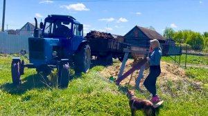 ВЕДЕМ ХОЗЯЙСТВО И ОБУСТРАИВАЕМСЯ В ДЕРЕВНЕ /ПРИВЕЗЛИ БРОЙЛЕРОВ И ТЕЛЕГУ НАВОЗА/ЦВЕТОЧНАЯ ПОСЫЛКА