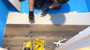 Как сделать пол в ванной и коридоре в один уровень?!