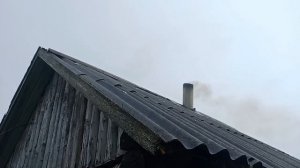 из трубы бани дым идёт