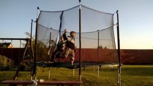 ТРЮКИ НА БАТУТЕ