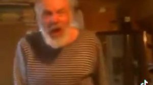 орущий дед уаааа