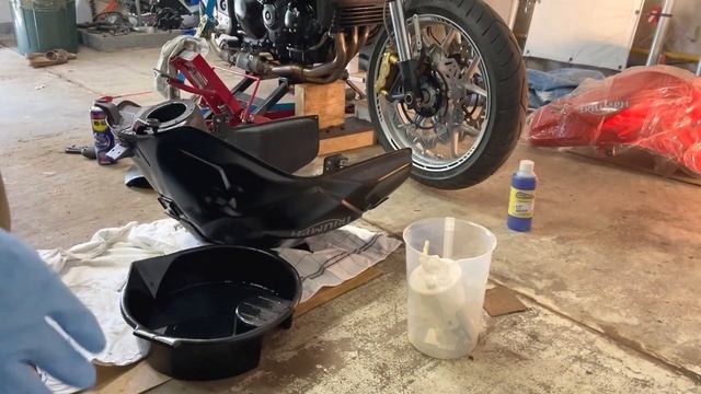 Triumph Tiger 1050 Revival (10 20) Replacing The Fuelpump + Cleaning The Tank