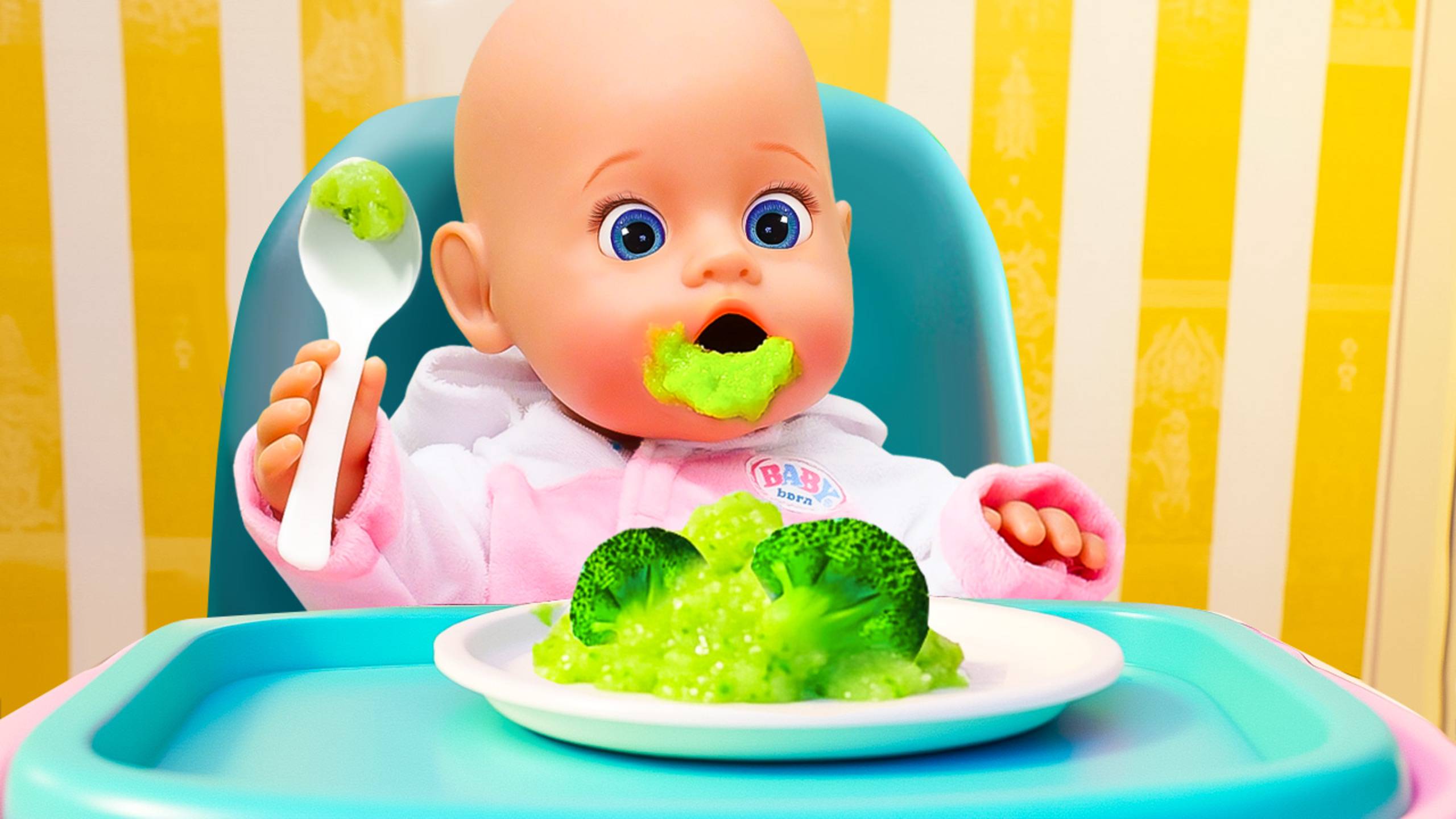 Беби Бон Эмили кушает сама Пюре из брокколи и весёлая стирка! Видео про куклы для детей смотреть онлайн