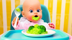 Беби Бон Эмили кушает сама  Пюре из брокколи и весёлая стирка! Видео про куклы для детей
