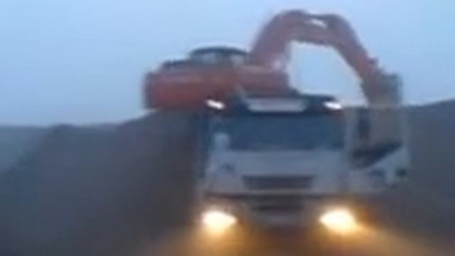 Пьяный экскаваторщик ! смотреть онлайн