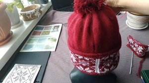 Простой жаккард. Шапка с жаккардовым узором. Вяжем на машине и спицами.