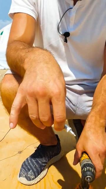 Для монтажа нам нужна отвёртка, шуруповёрт и трещетка смотреть онлайн