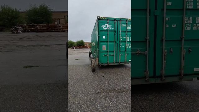 Будущая мобильная баня, уже на колесах едет на переобо смотреть онлайн