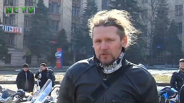 Байкеры создали искусственную пробку на дороге.mp4 смотреть онлайн