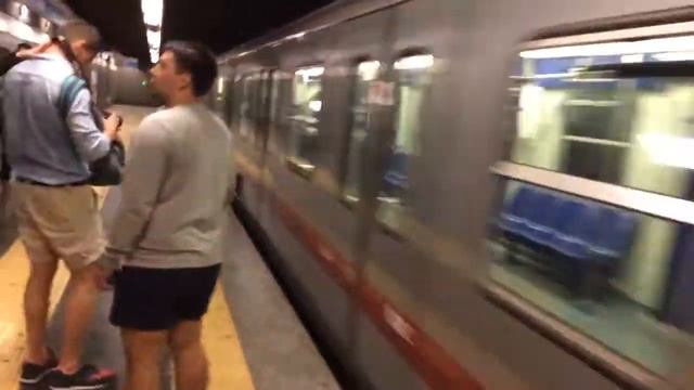 Рим. Метро и девочка супер-звезда