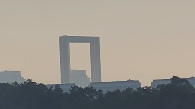 Панорама Дубая с шикарной территории гольф'поля Dubai Creek Club Villas, район Deira, 20.04.2023 смотреть онлайн