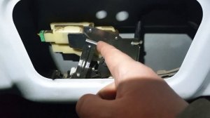 Не открывается багажник Honda Fit GD1 2005г.