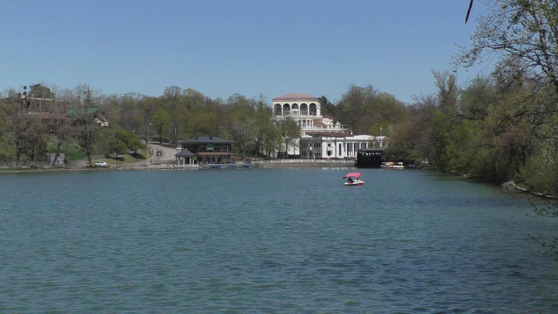 Озеро Трек в Нальчике. Отдых в курортной части "Долинск" Редкое явление в Нальчике. смотреть онлайн