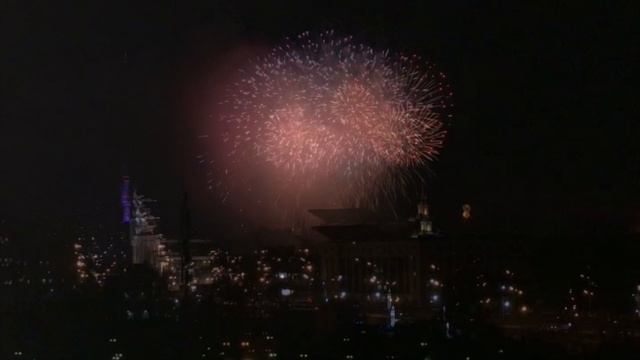 Салют 9 Мая на ВДНХ смотреть онлайн