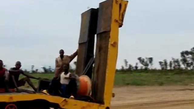 5) Разгрузили самолет и домой. Конго 2006. Чикапа. Алмазная шахта AMB Mining.