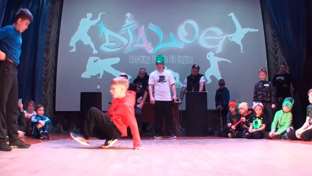Final!KIDS до 2х лет опыта! BBoy Ветер ( HSBC ) vs Bboy Red Tiger (Red Skill ) смотреть онлайн