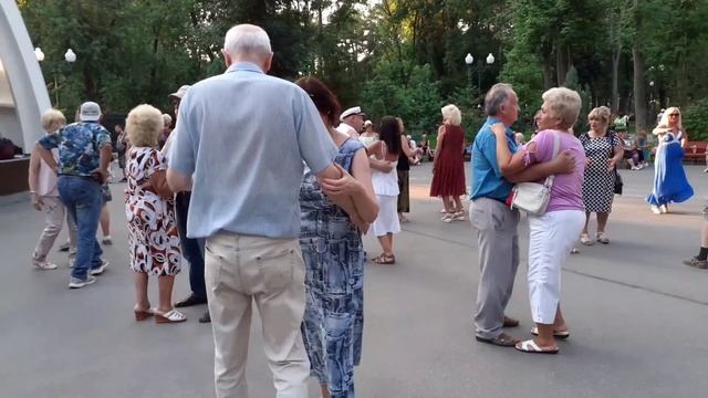 ТЫ МОЯ ХОРОШАЯ! СЧАСТЛИВЫЕ МОМЕНТЫ ИЗ ПАРКА ГОРЬКОГО ХАРЬКОВ 2021 смотреть онлайн