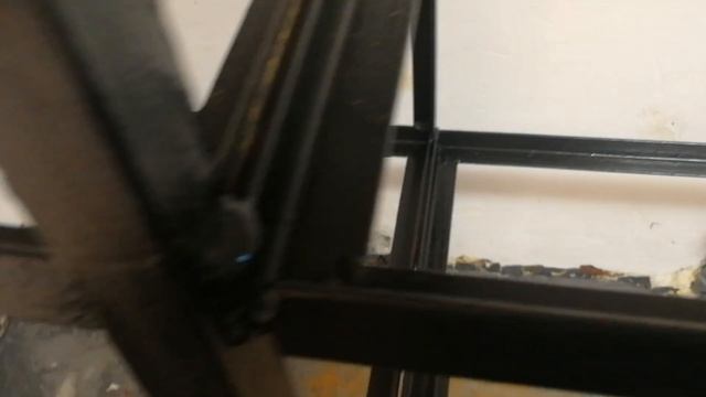 Докрасил сварной металлический стеллаж из уголка. смотреть онлайн